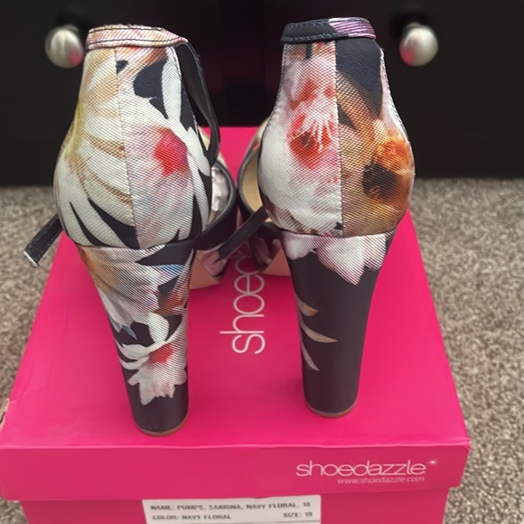 Shoe Dazzle Navy Heels - Picture 4 of 8